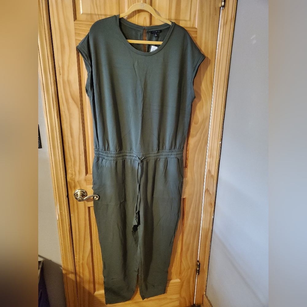 NWT Banana Republic Short Sleeve Scoop Neck Jumpsuit in Khaki Green - Size XL